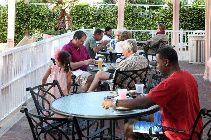 Residence Inn Charleston Riverview Restaurant photo